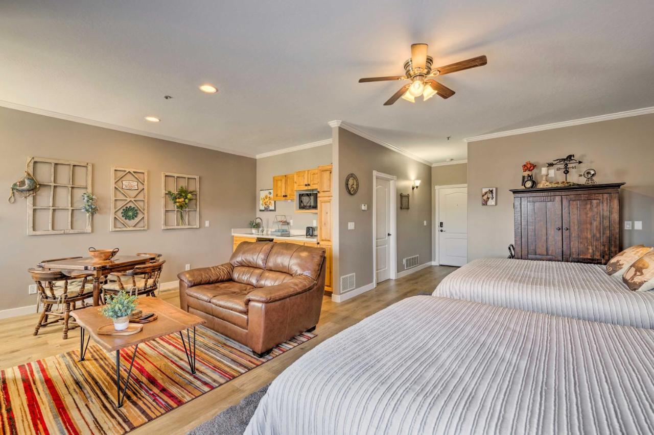 Large, Cozy Midway Studio With Mountain Views! Exterior foto